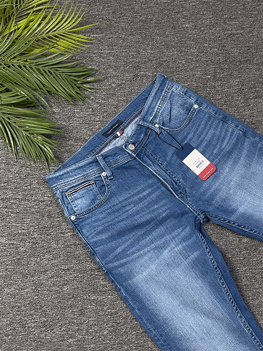 TOMMY HILFIGER JEANS
