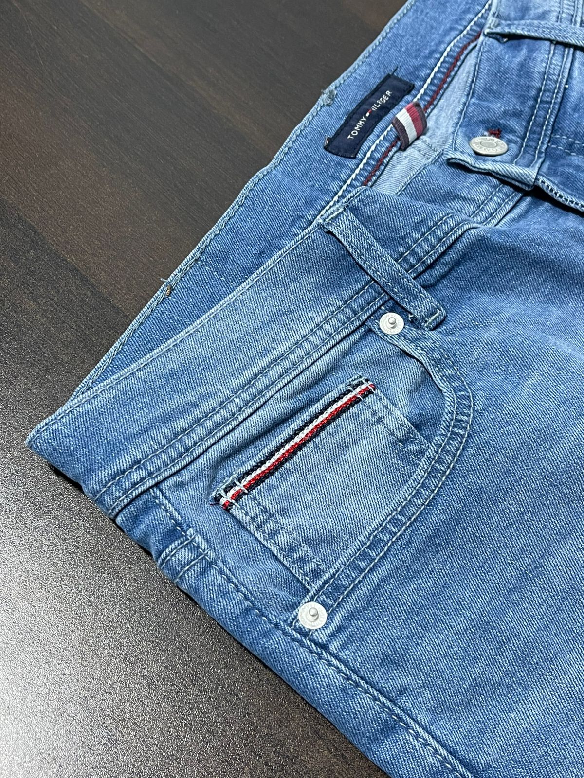 TOMMY HILFIGER JEANS