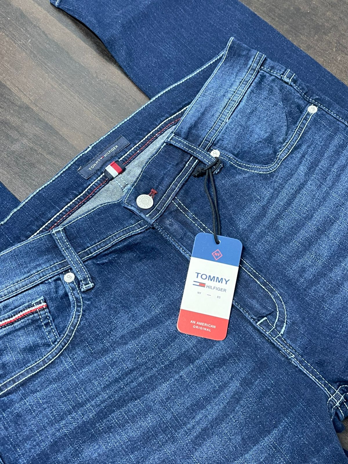 TOMMY HILFIGER JEANS