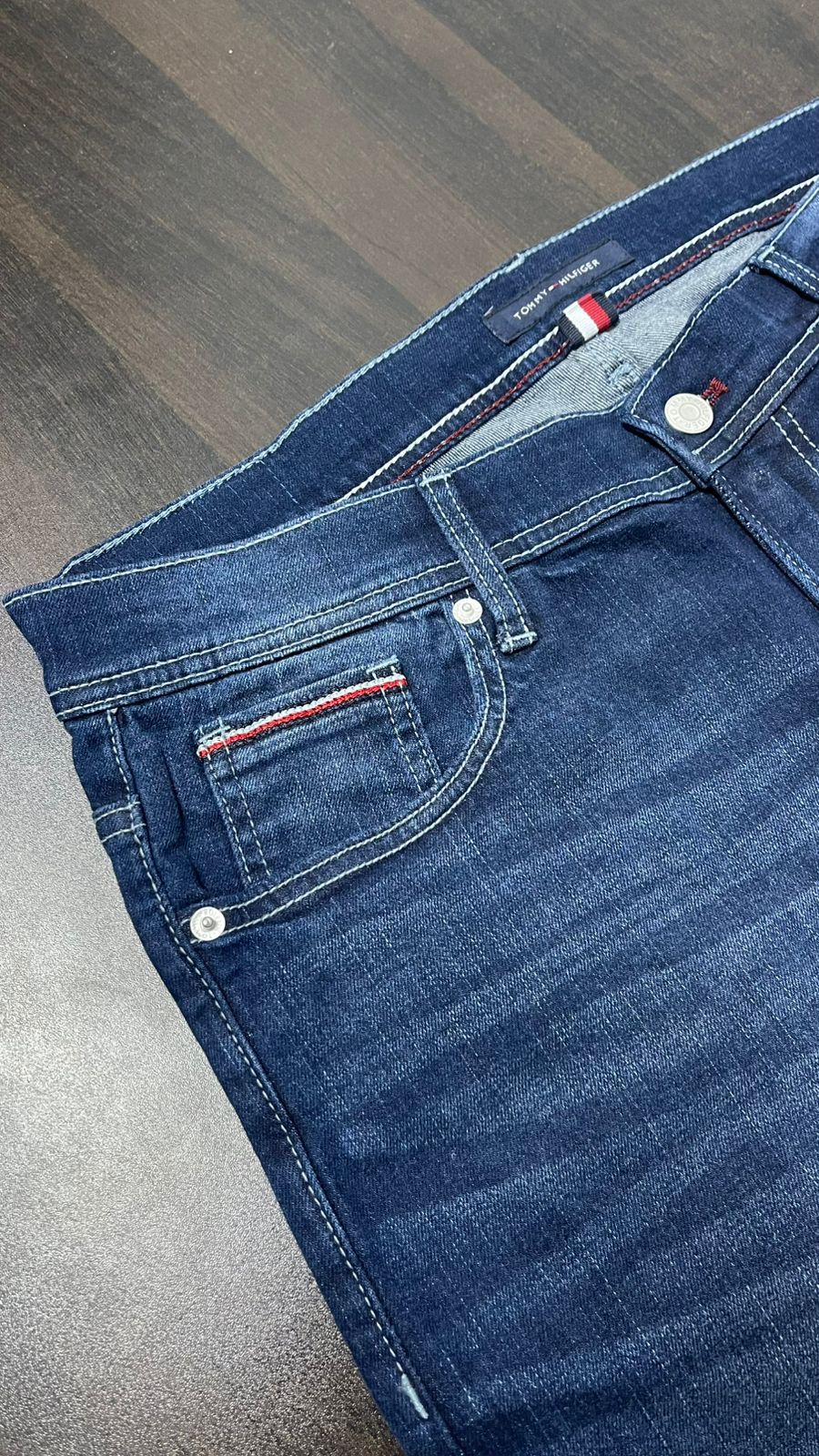 TOMMY HILFIGER JEANS