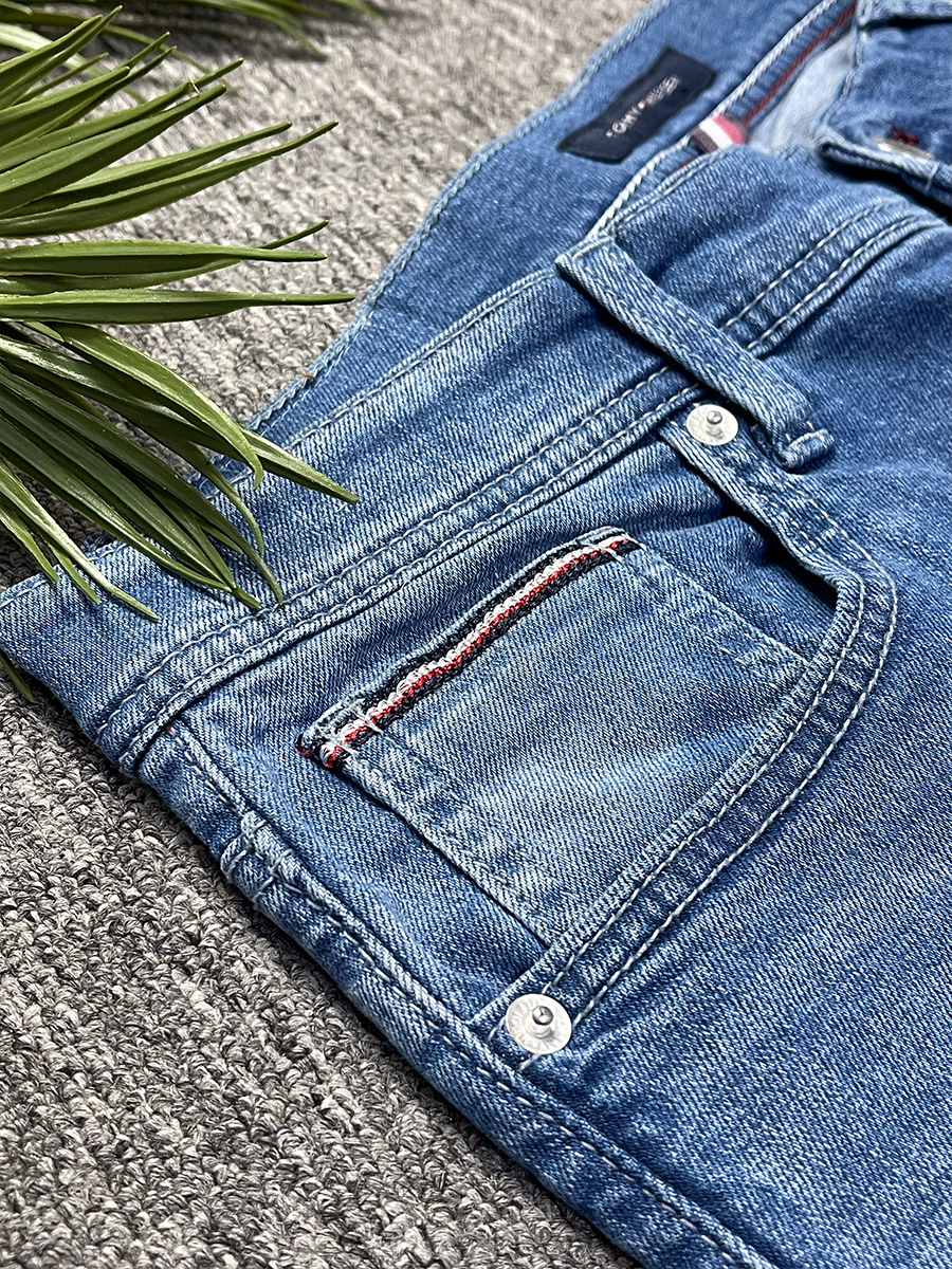 TOMMY HILFIGER JEANS