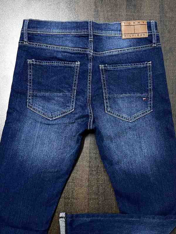 TOMMY HILFIGER JEANS